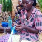 Artisane d'Anyim de l'Ouganda